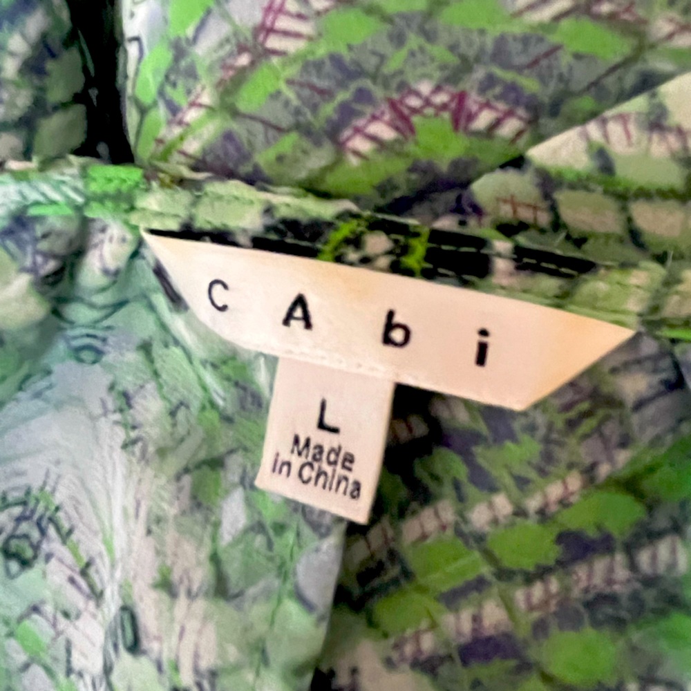 Cabi light weight 100% Polyester blouse L